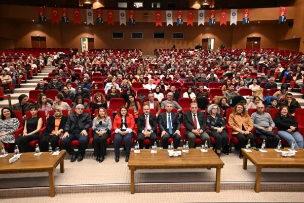 KSÜ Yunus Emre Kongre Merkezi’nde sahne alan dev koro, Anadolu’nun