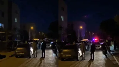 Kahramanmaraş'ın Dulkadiroğlu ilçesinde bir apartmana pompalı silahla saldırı düzenlendi.