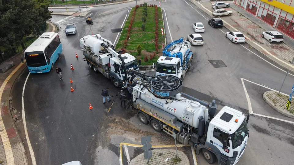 Kahramanmaraş Büyükşehir Belediyesi ve KASKİ, kent genelinde etkisini gösteren sağanak