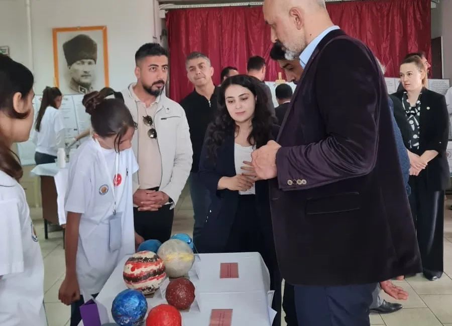 Kahramanmaraş Dulkadiroğlu Büyükşehir Belediyesi Ortaokulu bünyesinde düzenlenen TÜBİTAK 4006-A Bilim