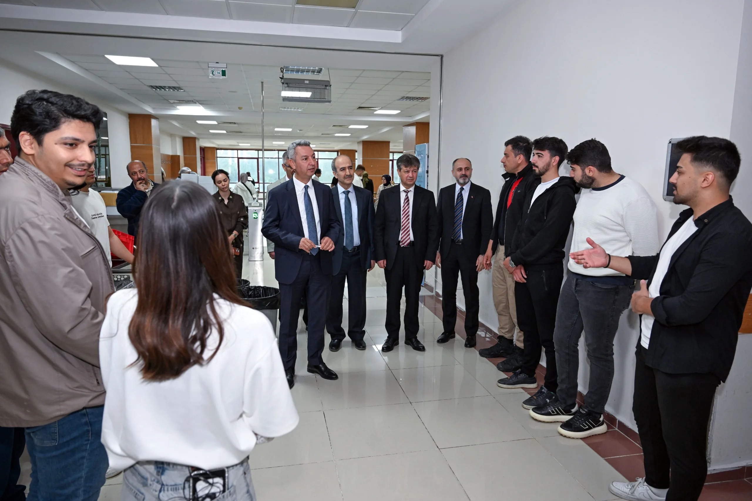 Rektör Okumuş Öğrencilerle Yemekte Buluştu