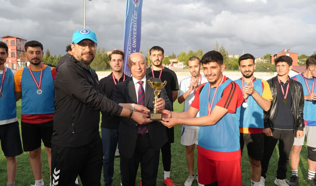 KİÜ’de düzenlen "Birinci Futbol Turnuvası"nda şampiyon Sağlık Bilimleri Fakültesi Hemşirelik