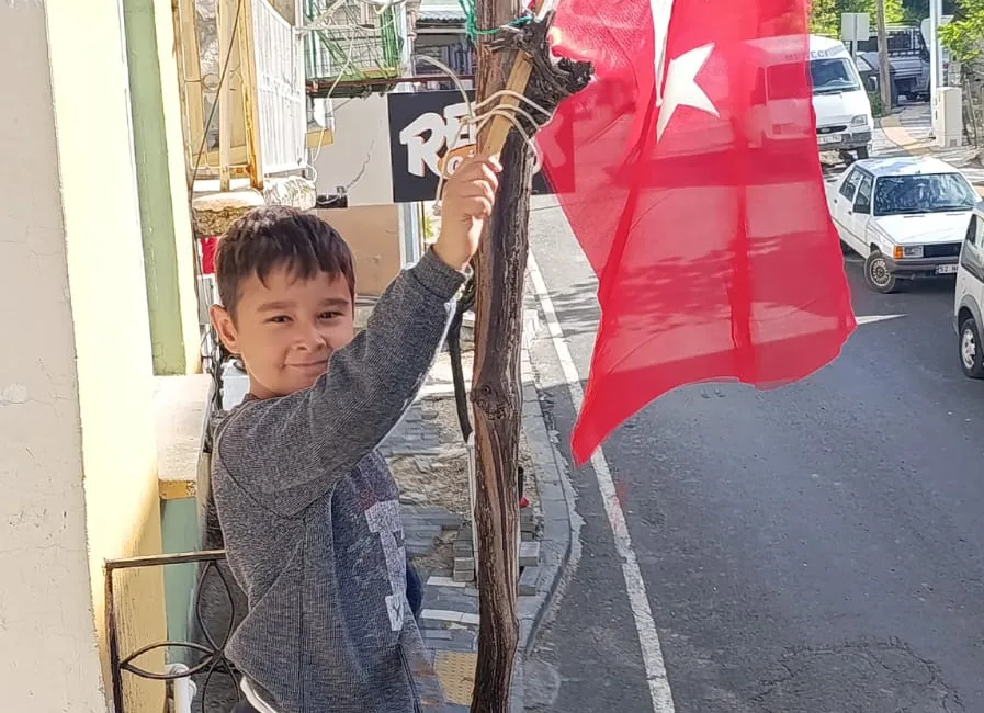 Kahramanmaraş’ın Andırın ilçesinde yaşayan 7 yaşındaki Yücel Menendiz, 19 Mayıs
