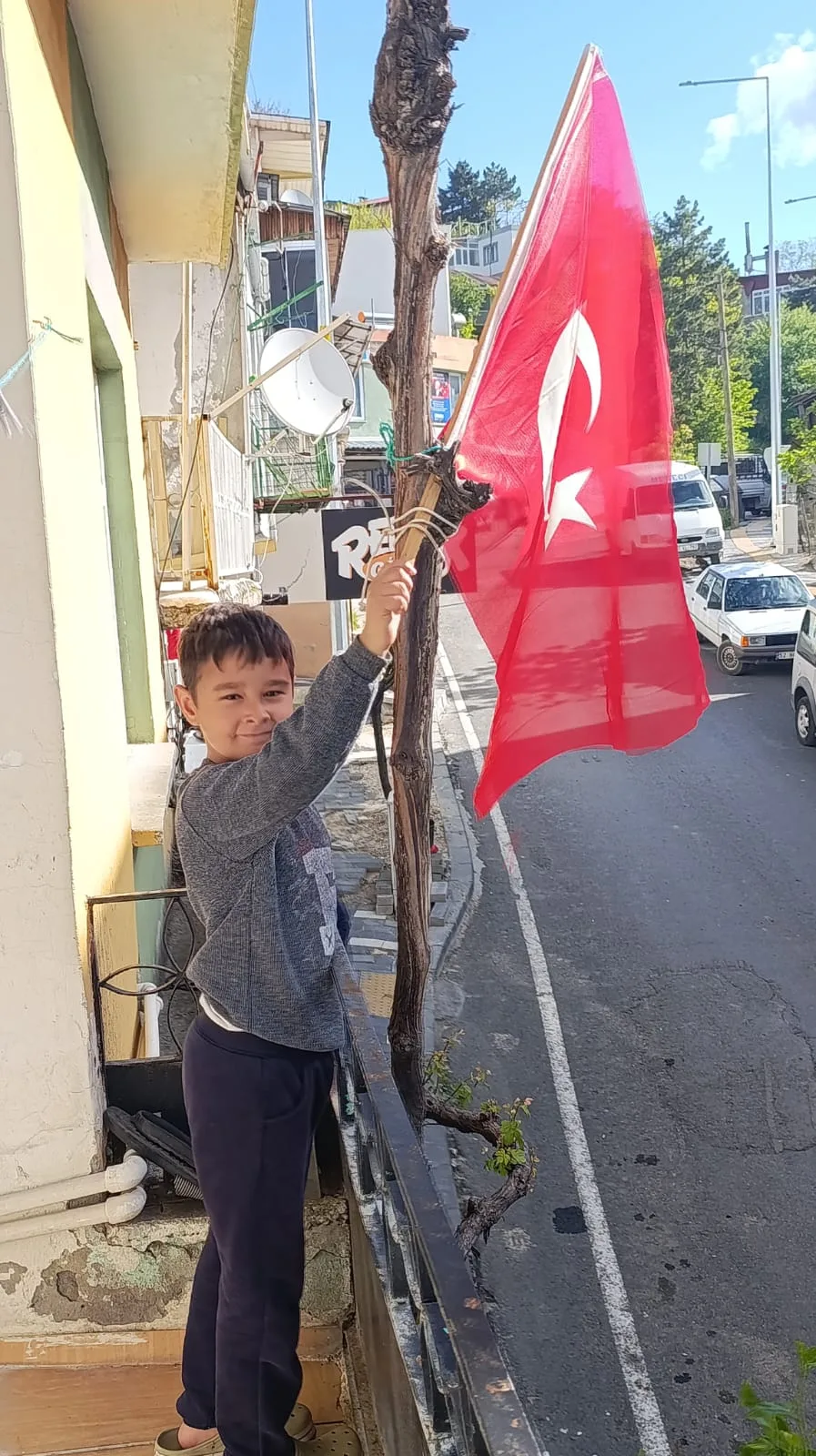 7 Yaşındaki Yücel’den Bayram Coşkusu: "Baba Bugün 19 Mayıs!"