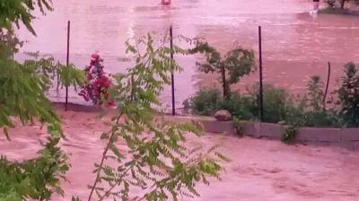 Kahramanmaraş’ın Andırın ilçesinde akşam üstü aniden bastıran şiddetli sağanak yağış,