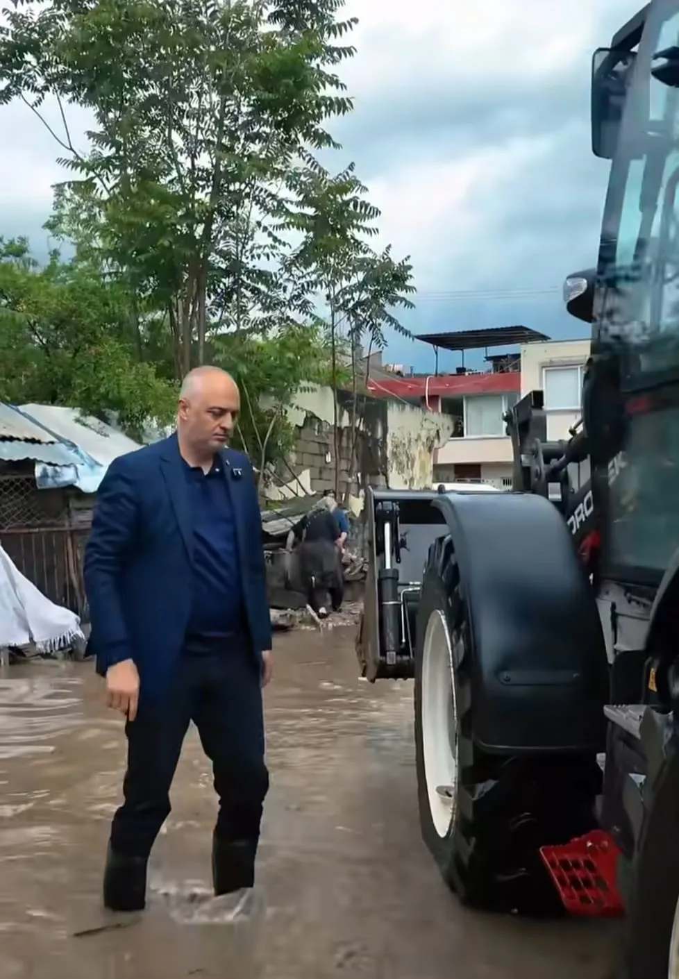 Andırın’da Sel Seferberliği: Başkan Gökşen Sahada, Ekipler Teyakkuzda