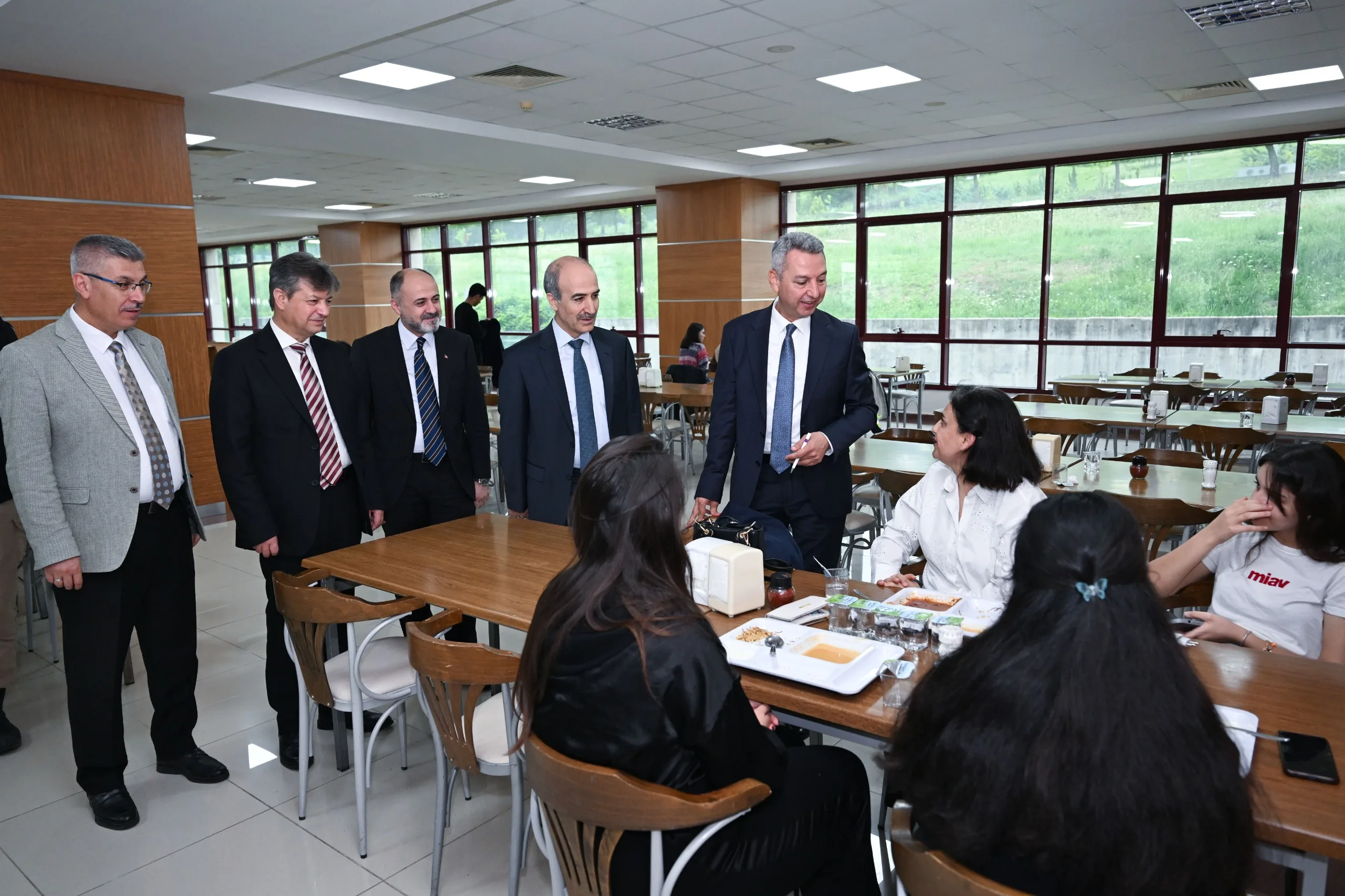 Rektör Okumuş Öğrencilerle Yemekte Buluştu
