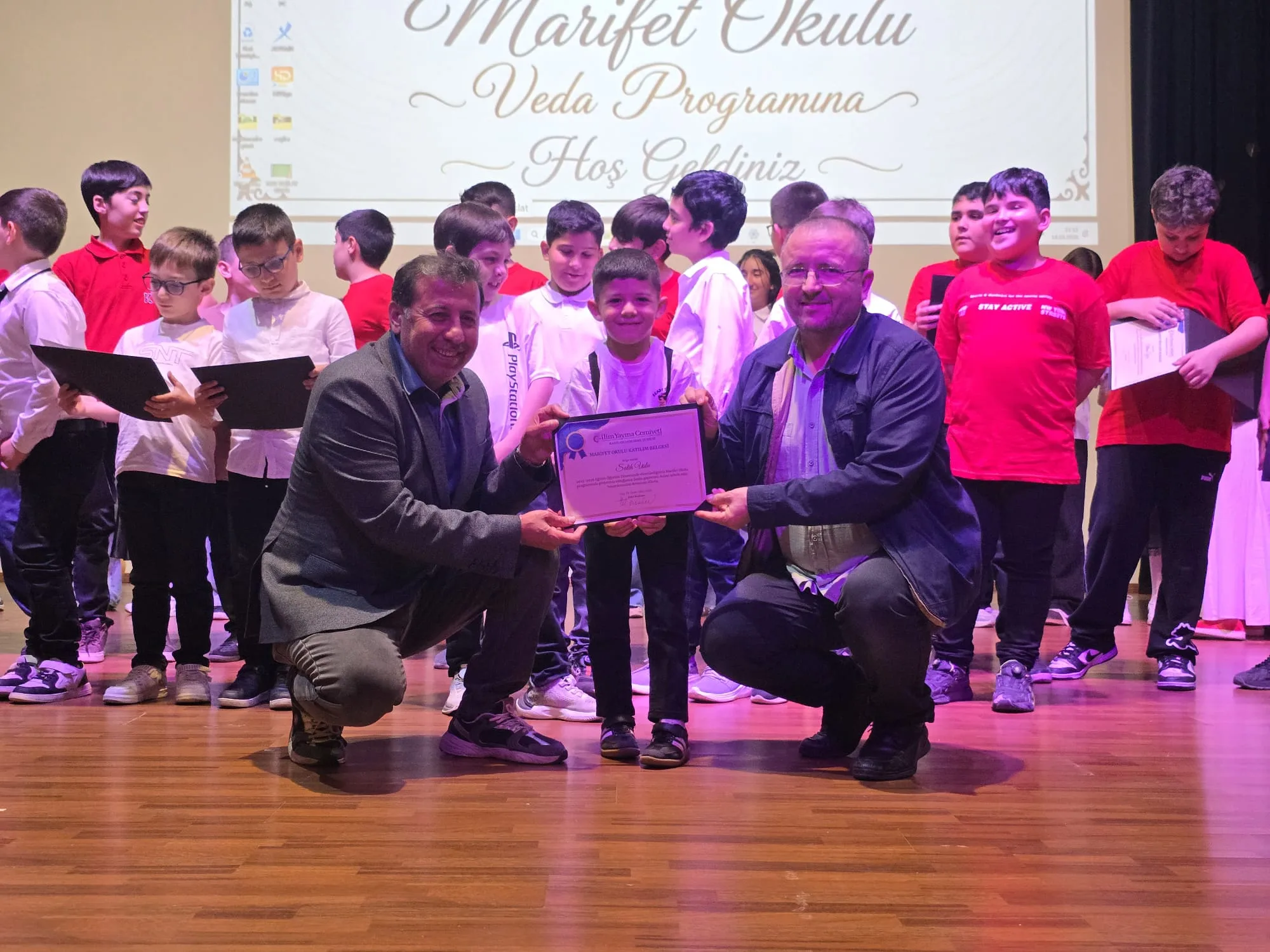 İlim Yayma Cemiyeti’nde Büyük Coşku: Marifet Okulu Öğrencileri Mezun Oldu!