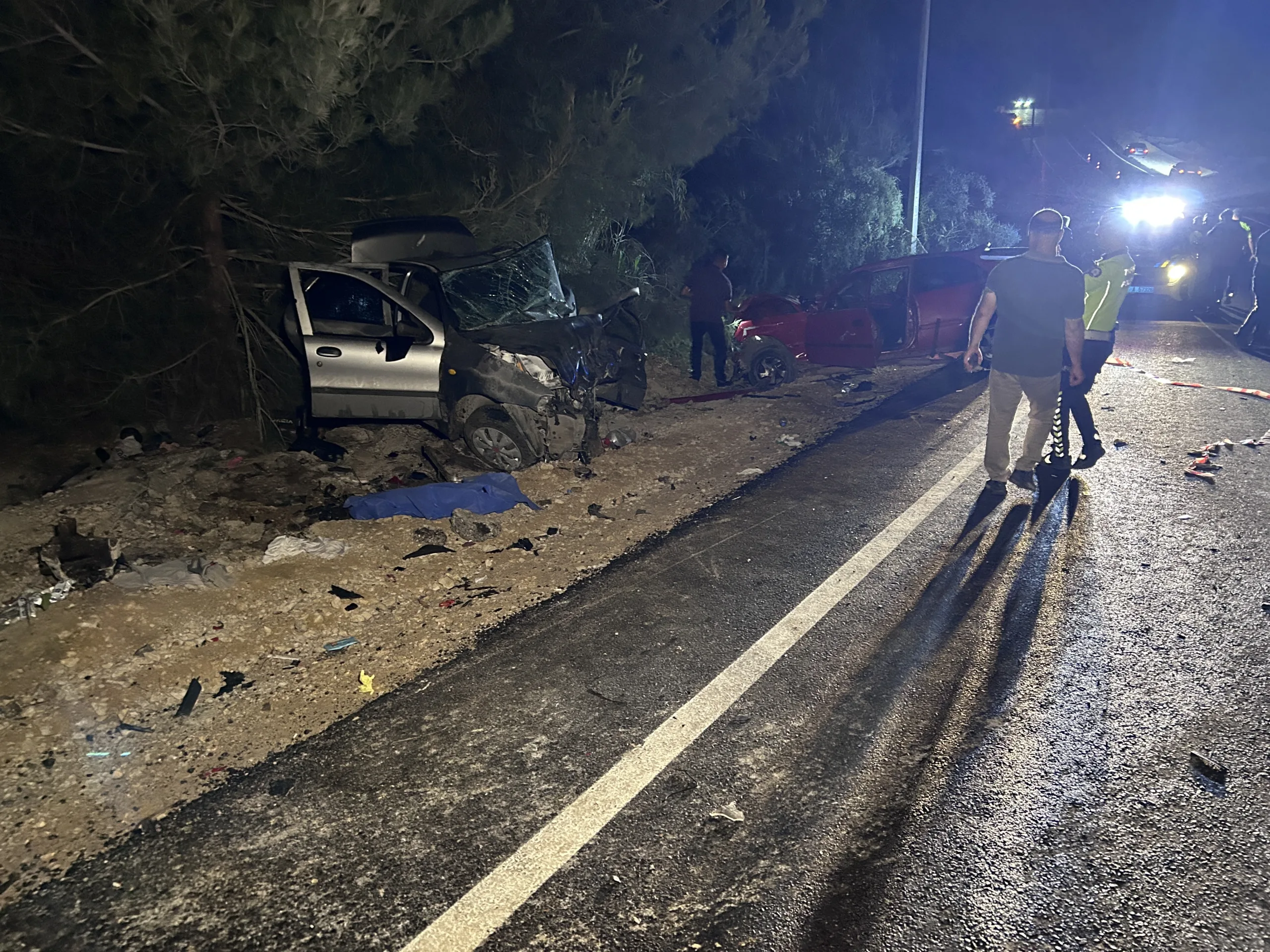 Dehşet kaza can aldı: 2 ölü 3 yaralı! Dehşet kaza can aldı: 2 ölü 3 yaralı!