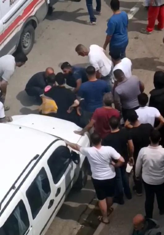 Sokakta yürüdüğü sırada kimliği belirsiz kişiler tarafından silahlı saldırısına uğrayan