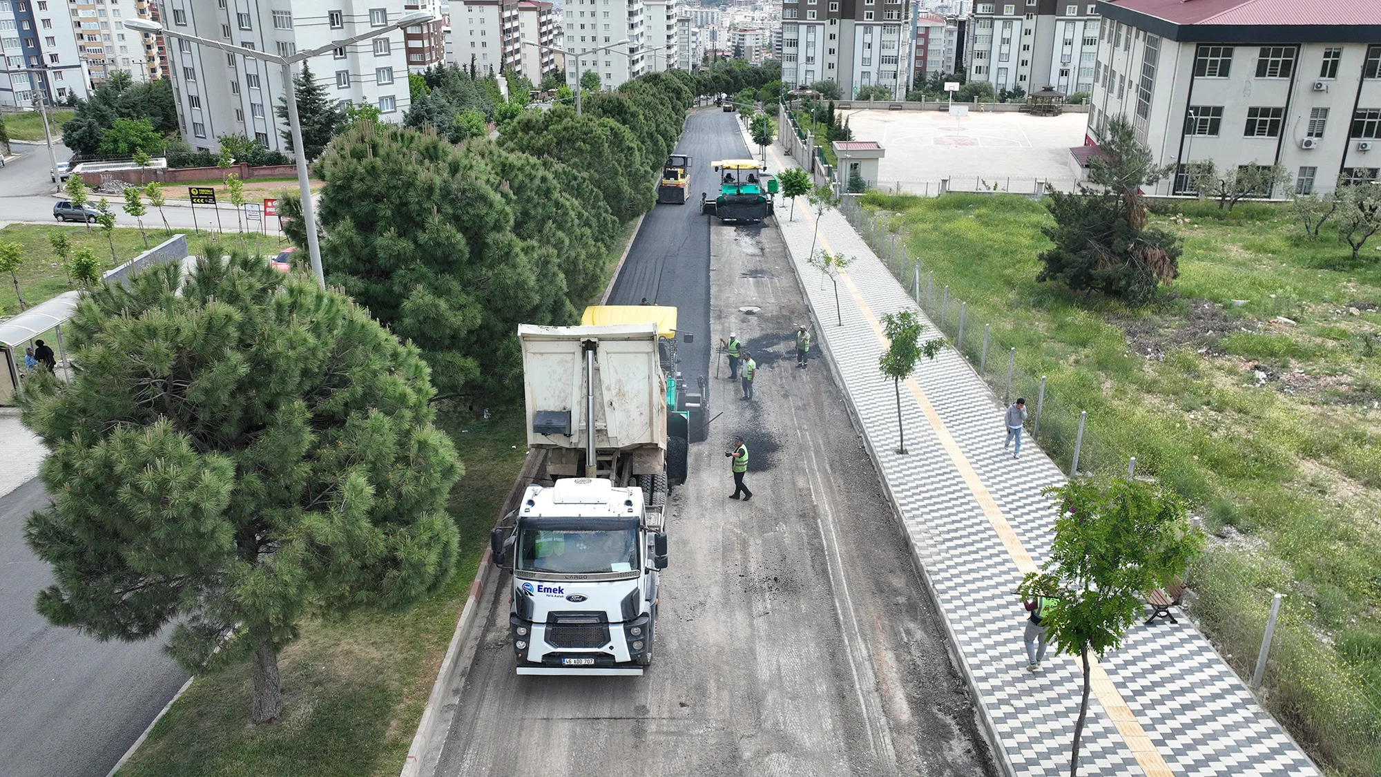 Ahır Dağı Caddesi’nde Mesai Sürüyor