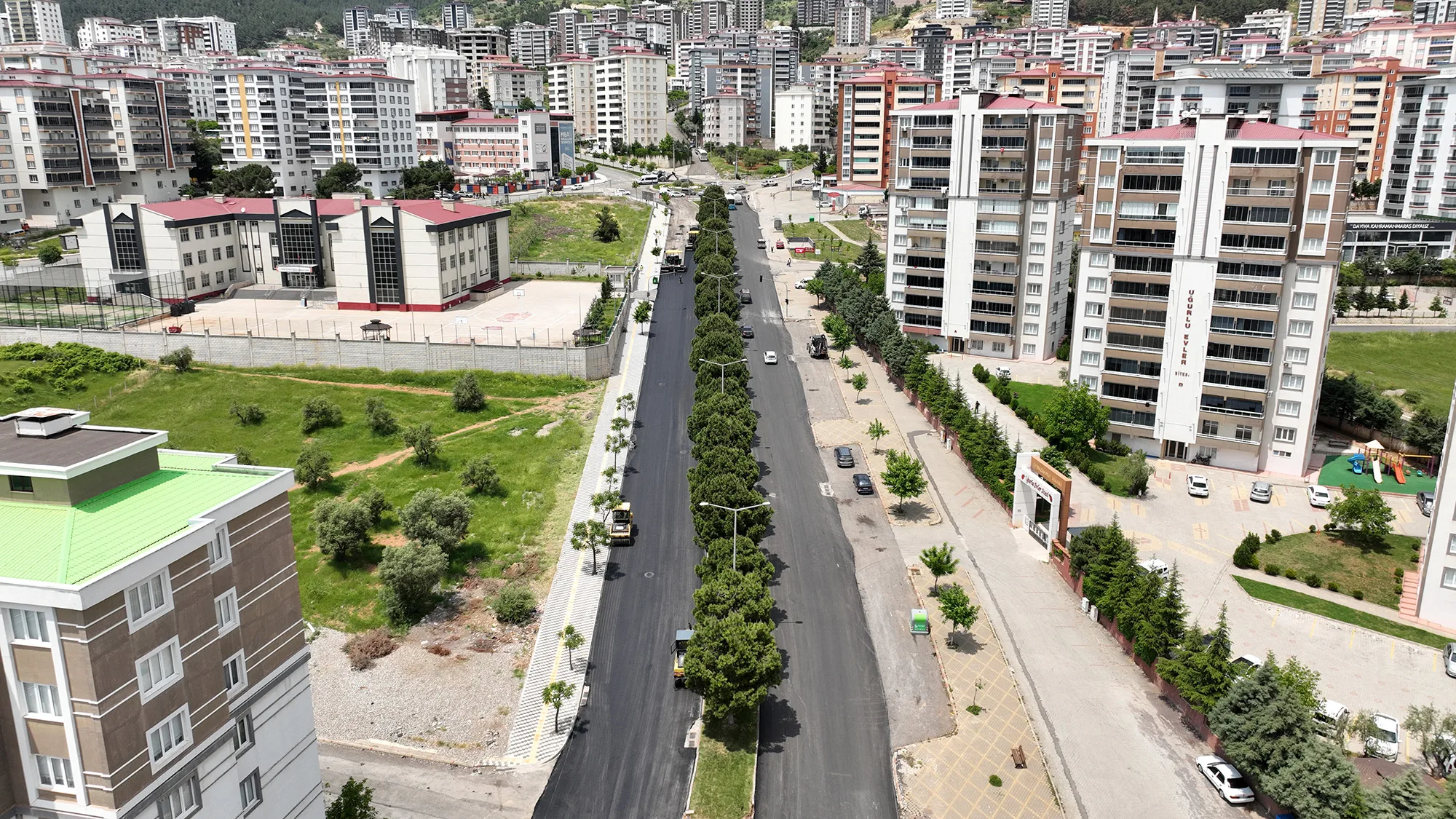 Ahır Dağı Caddesi’nde Mesai Sürüyor