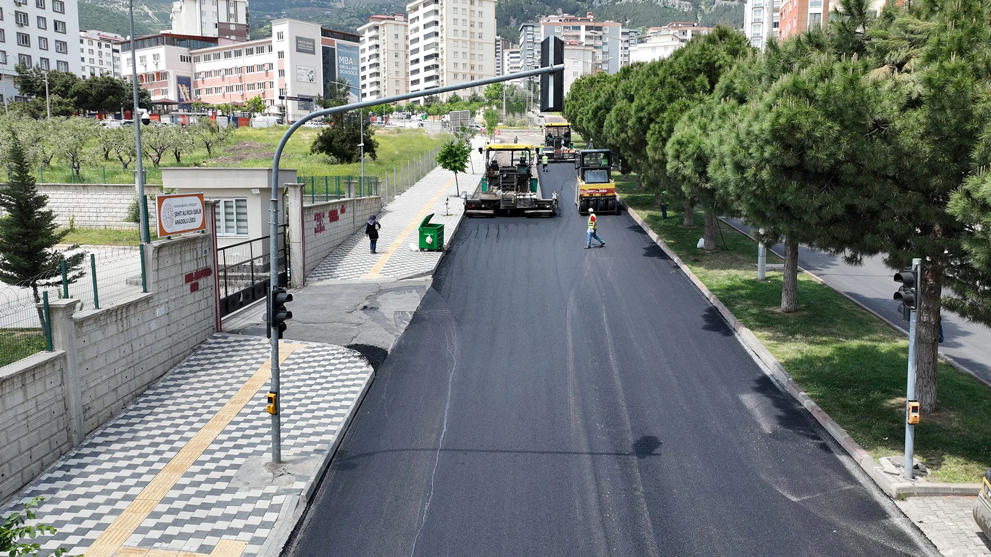 Ahır Dağı Caddesi’nde Mesai Sürüyor