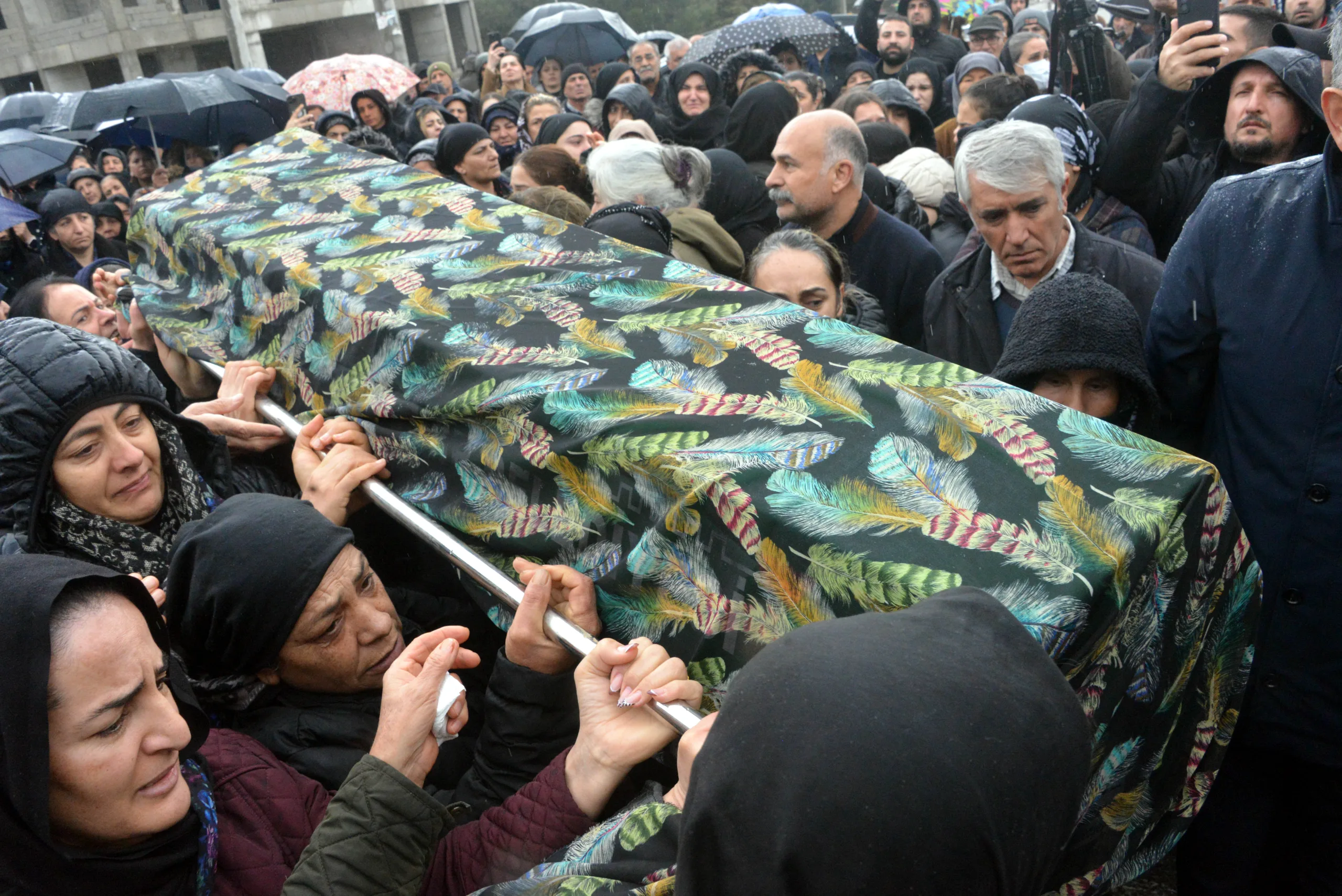 Kahramanmaraş’ta yürek yakan anne feryadı: “Benim kızım cıvıl cıvıldı”