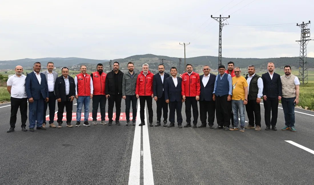 Dulkadiroğlu Elmalar Yolu’nda gerçekleştirilen asfalt çalışmalarını yerinde inceleyen Kahramanmaraş Büyükşehir