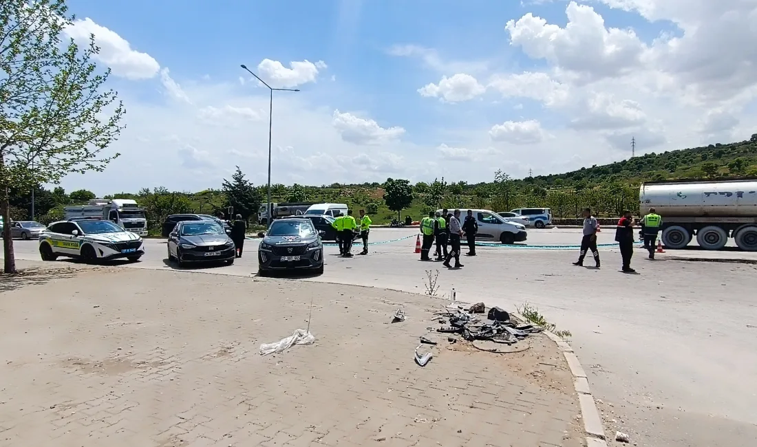 TIR ile otomobilin çarpıştığı feci kazada kan aktı. Kazada 1
