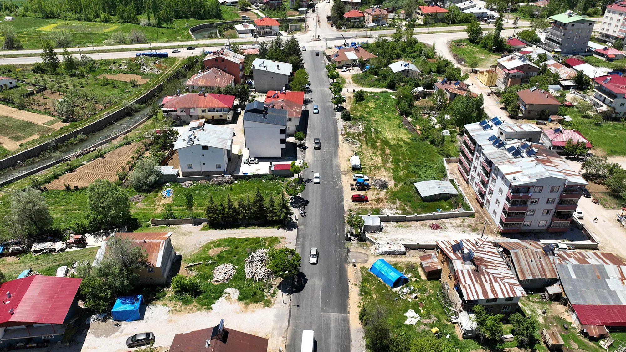Kahramanmaraş Büyükşehir Belediyesi, Göksun’un araç trafiğinde en yoğun kullanılan arterlerinden