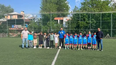 Kahramanmaraş’ın Andırın ilçesinde düzenlenen okullar arası futbol turnuvası, genç sporcuların