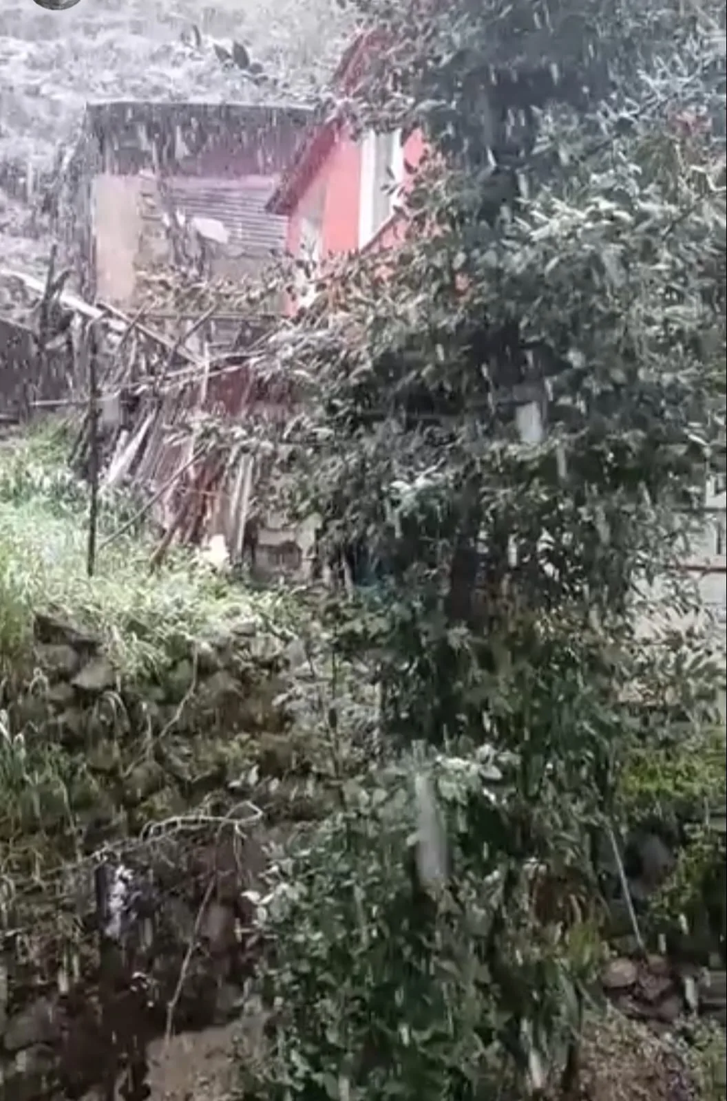 Mayıs Ayında Kış Geri Döndü: Andırın'da Kar Sürprizi!