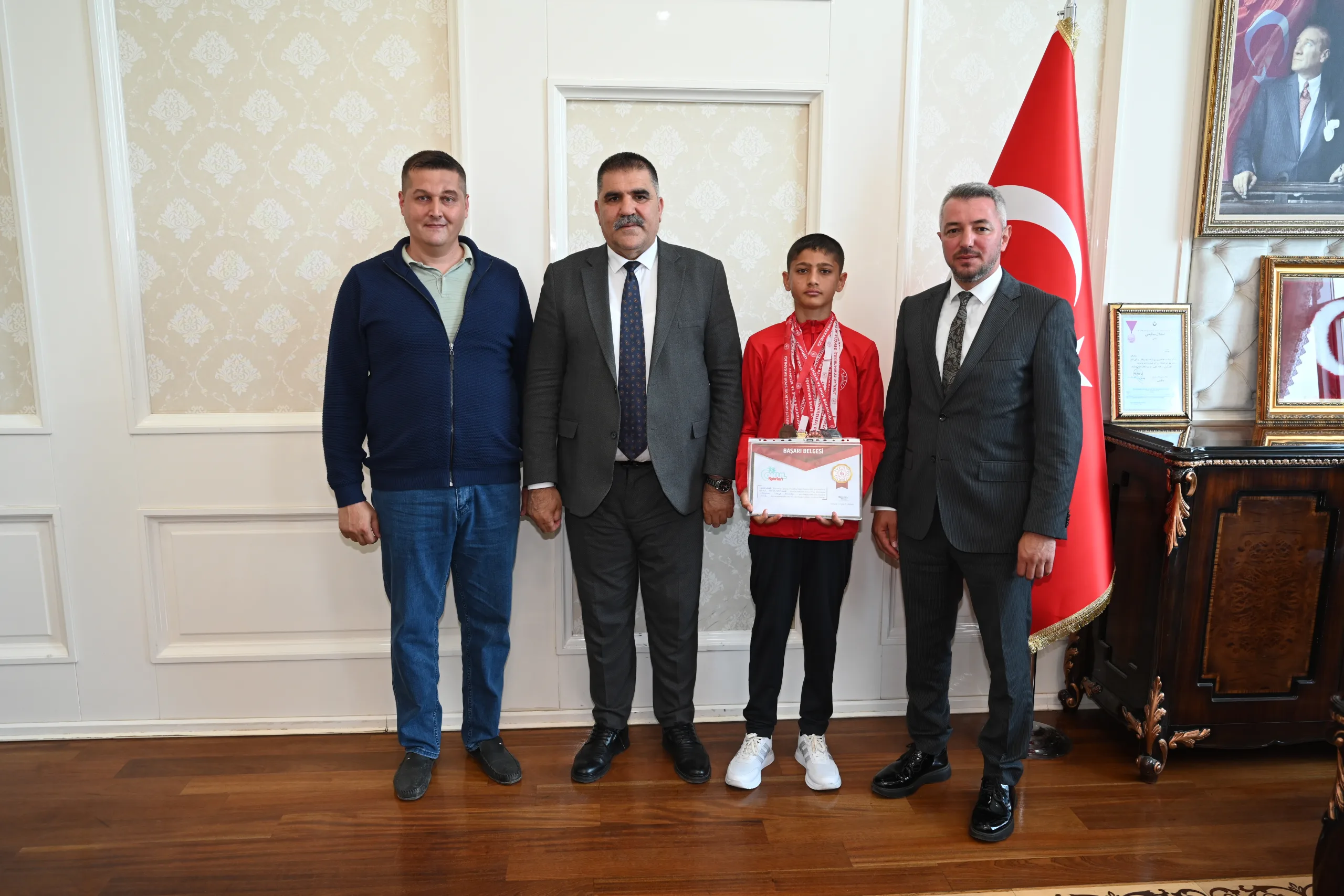Türkoğlu’nun gururları: Başkan şampiyonları bağrına bastı!