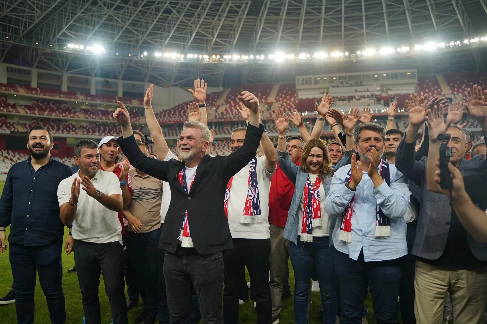İstiklalspor Başkanı Ahmet Gaffar Akarca’nın Kahramanmaraş Büyükşehir Belediye Başkanı Fırat
