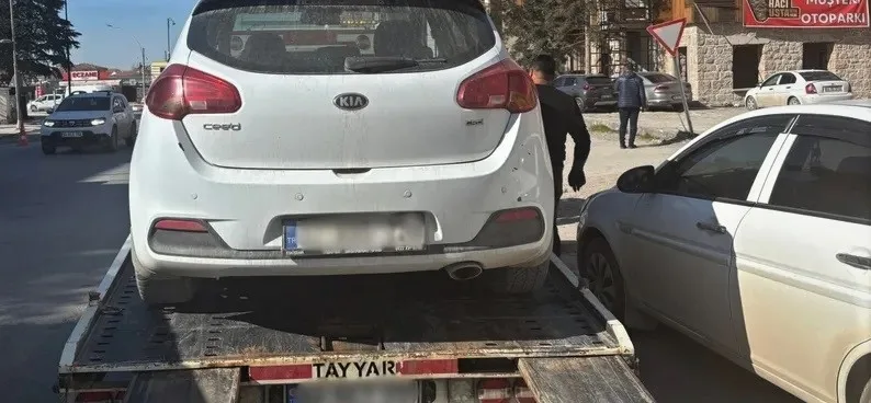 Kahramanmaraş’ın Afşin ilçesinde trafikte başka bir aracı ısrarla takip ederek
