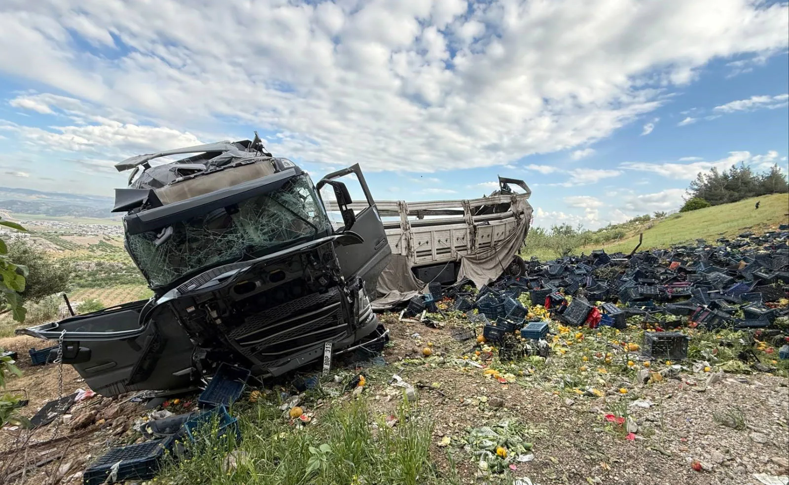 Viyadükten Uçan TIR Can Aldı: 3 Ölü 3 Yaralı