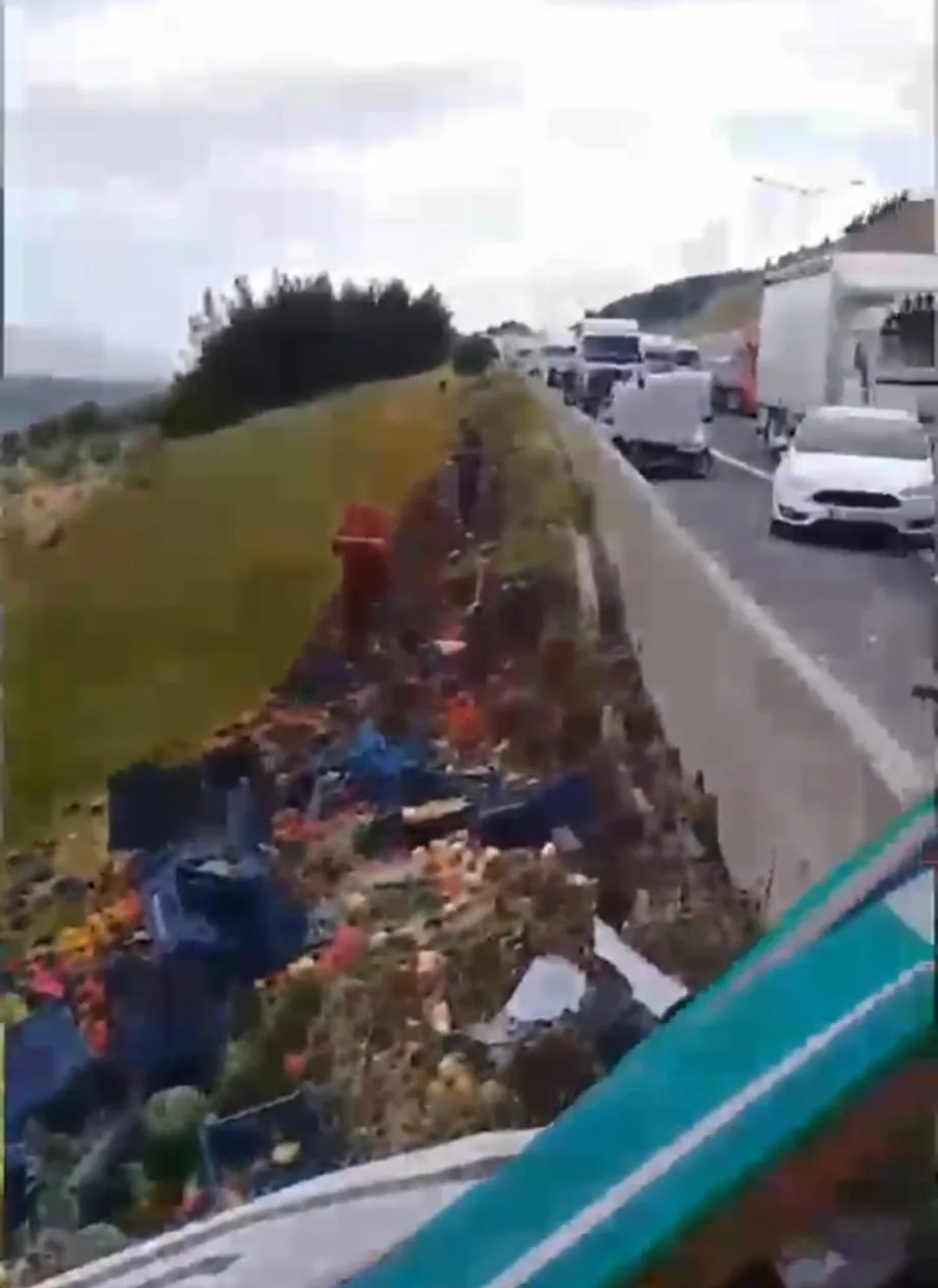 Viyadükten Uçan TIR Can Aldı: 3 Ölü 3 Yaralı