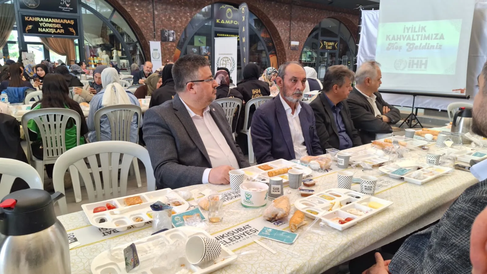 Kahramanmaraş’ta iyilik sofrası: 250 yetim çocuğa bayram sevinci Kahramanmaraş’ta iyilik sofrası: 250 yetim çocuğa bayram sevinci