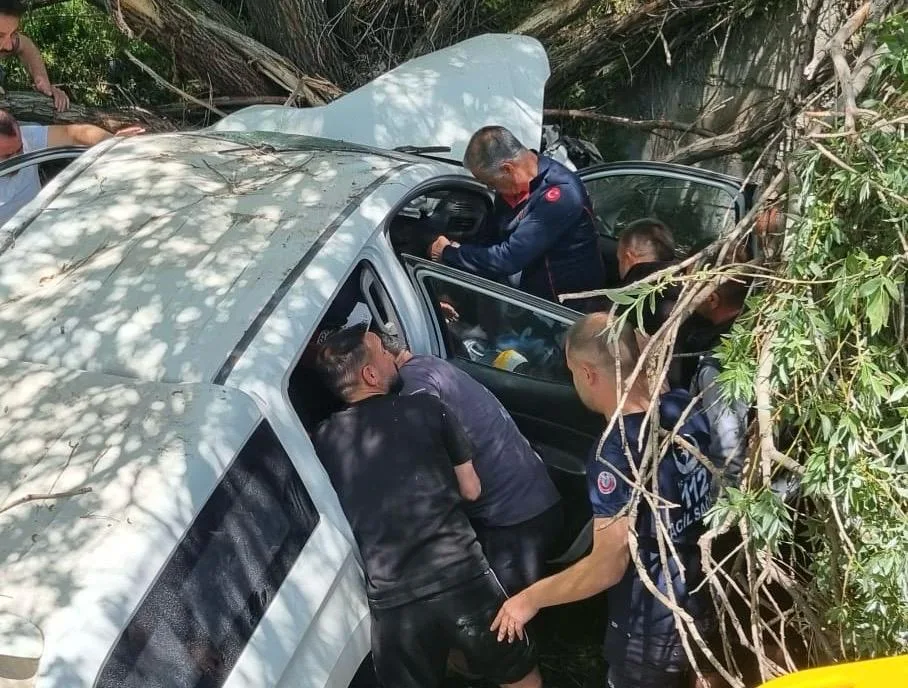 Kahramanmaraş’ta yaşanan korkunç kazada ticari araç kanala uçtu. Kazada 4