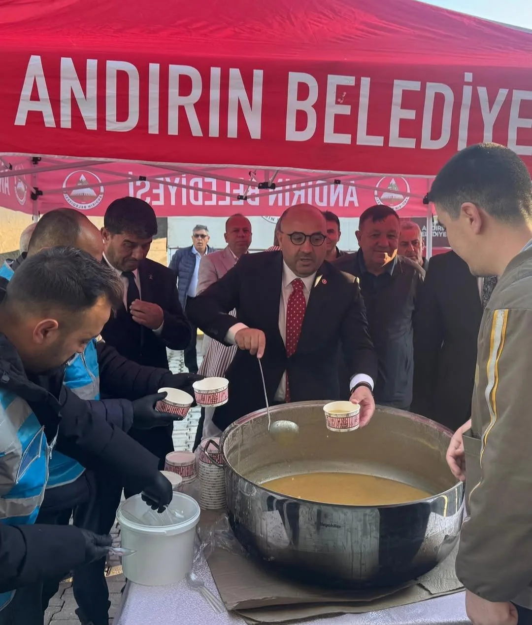 Andırınlı Vekil Şahin’in bayram mesaisi! Andırınlı Vekil Şahin’in bayram mesaisi!