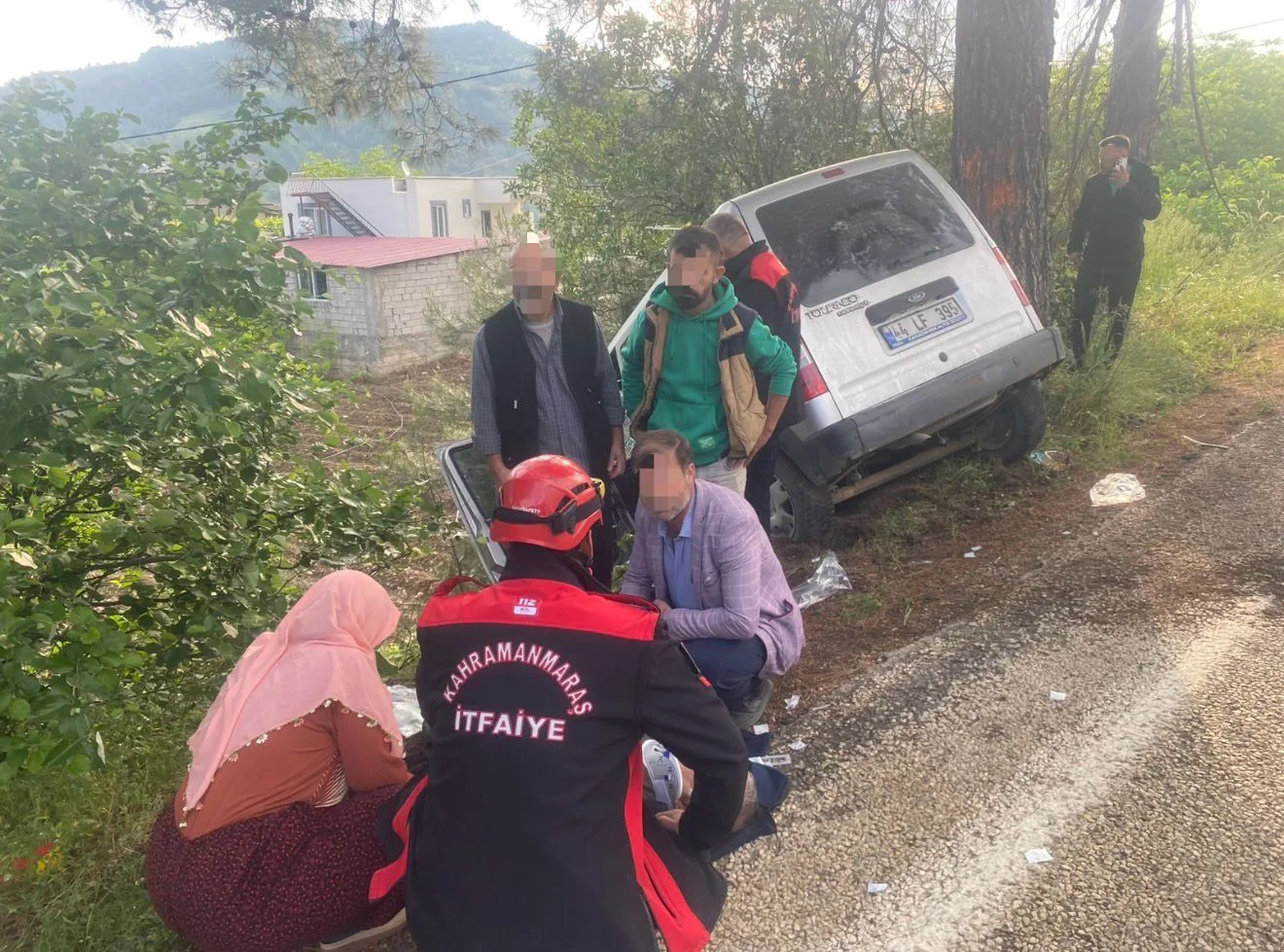 Kahramanmaraş’ta hafif ticari araç ağaca çarptı: 1 Ağır, 3 Hafif Yaralı