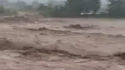 Kahramanmaraş'ın Andırın ilçesinde dünden bu yana etkisini sürdüren şiddetli yağışlar,