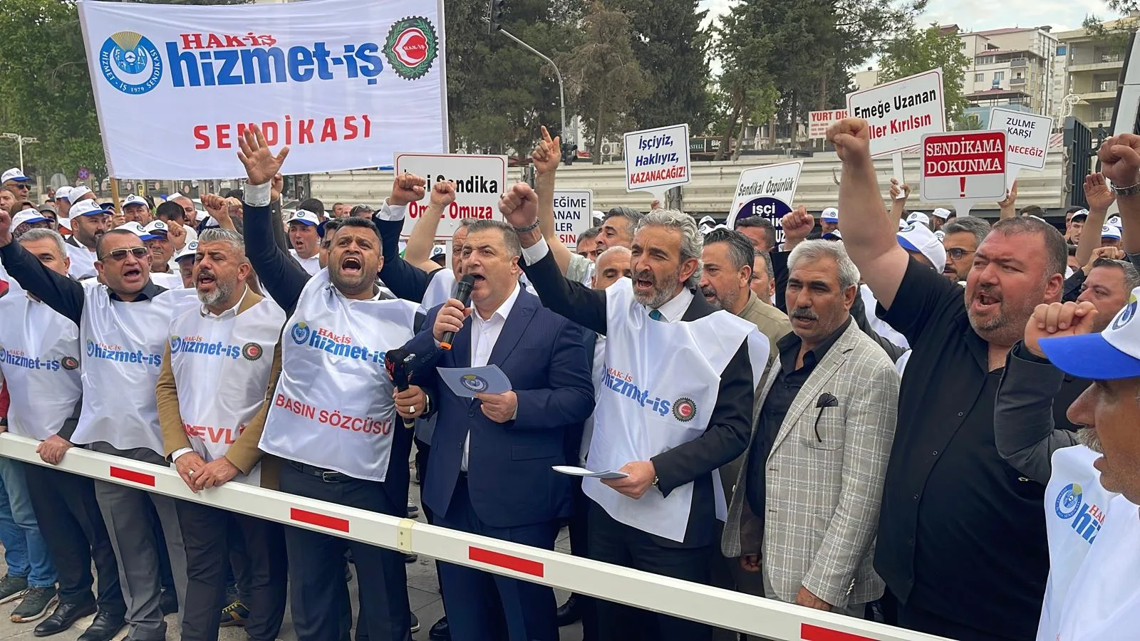 HAK-İŞ’ten Pazarcık Belediyesi’ne ‘Mobbing’ ve ‘Mağduriyet’ Tepkisi: “Zulme Boyun Eğmeyeceğiz” HAK-İŞ’ten Pazarcık Belediyesi’ne ‘Mobbing’ ve ‘Mağduriyet’ Tepkisi: “Zulme Boyun Eğmeyeceğiz”