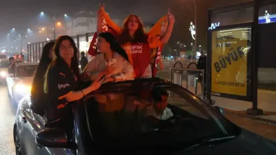 Galatasaray'ın 26. şampiyonluğu Kahramanmaraş’ta binlerce taraftar tarafından coşkuyla kutlandı. Galatasaray