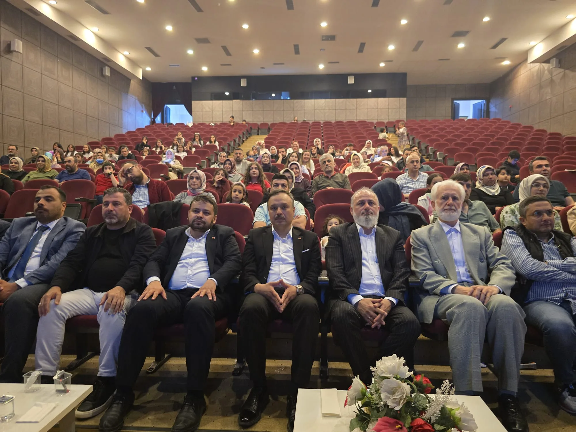 İlim Yayma Cemiyeti’nde Büyük Coşku: Marifet Okulu Öğrencileri Mezun Oldu!