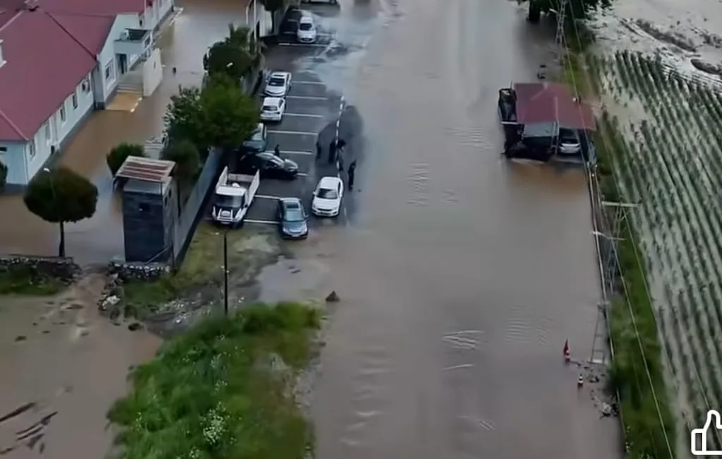  Kahramanmaraş'ın Andırın ilçesinde etkili olan şiddetli yağışlar, özellikle Yeşilova