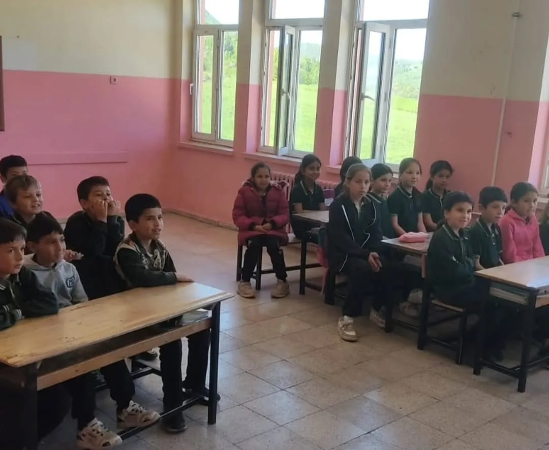 Minik Öğrencilere "Bilinçli Teknoloji" Eğitimi: Reçetemiz Belli!