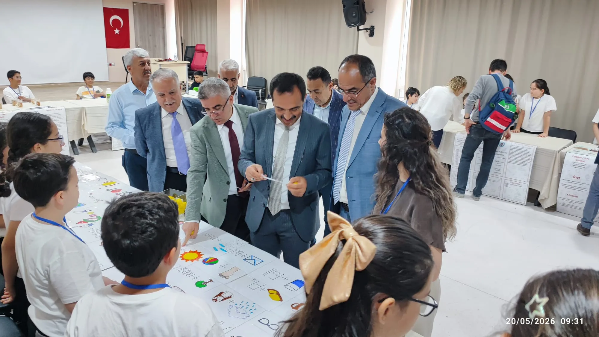 Onikişubat’ta Bilim ve Sanat Rüzgarı: Tebernuş Özler Ortaokulu’ndan Muhteşem TÜBİTAK Şenliği!