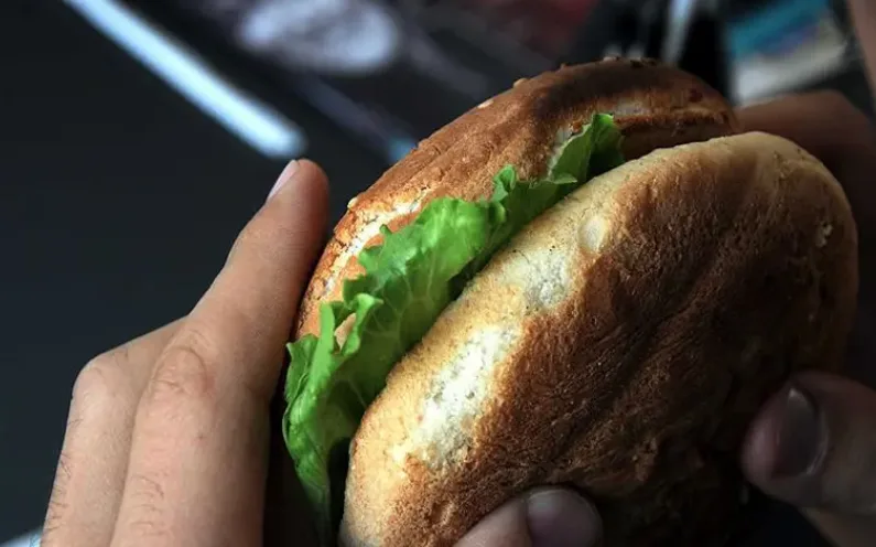Maraşlıların Yemek Tercihi Şaşırttı! Hamburger Zirvede Ama Gözler Eli Böğründe ve Paça Arıyor...
