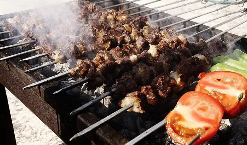 Maraşlıların Yemek Tercihi Şaşırttı! Hamburger Zirvede Ama Gözler Eli Böğründe ve Paça Arıyor...