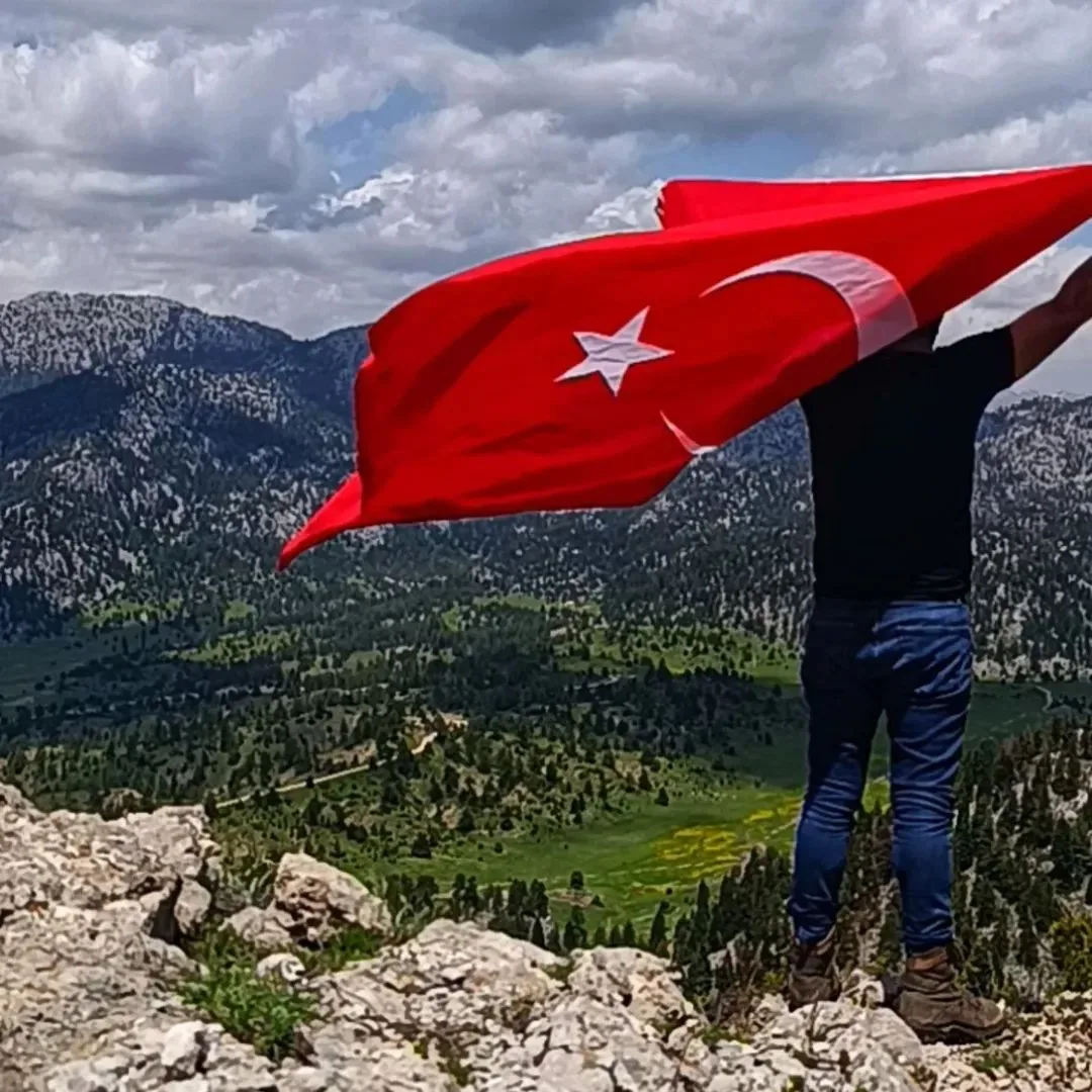 Andırın'ın Zirvesinden Çarpıcı Kare: Mehmet Doğan'dan Doğayla İç İçe Bir An!