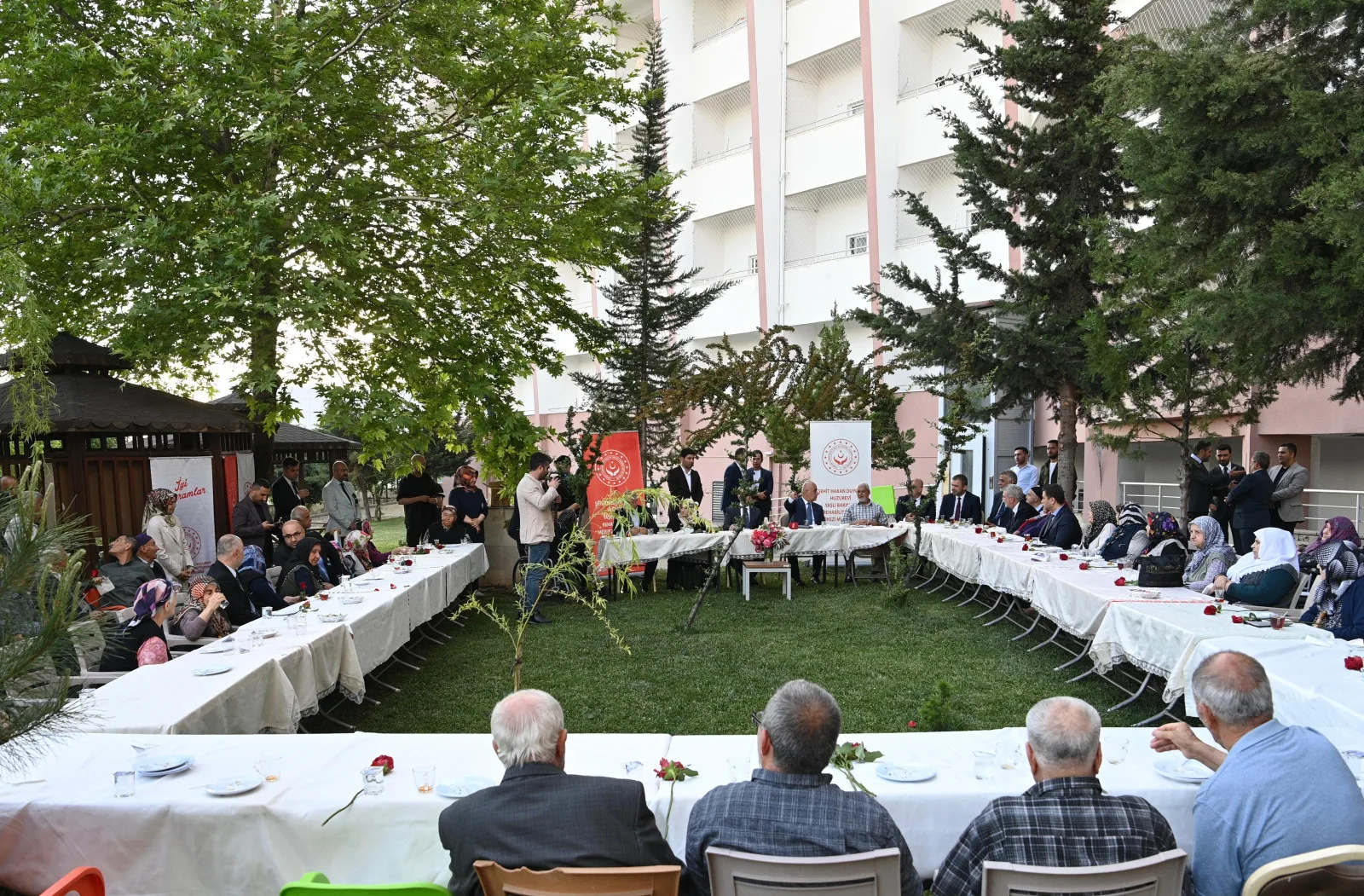 Kahramanmaraş’ta Bayram Coşkusu Şehrin Ulu Çınarlarıyla Paylaşıldı