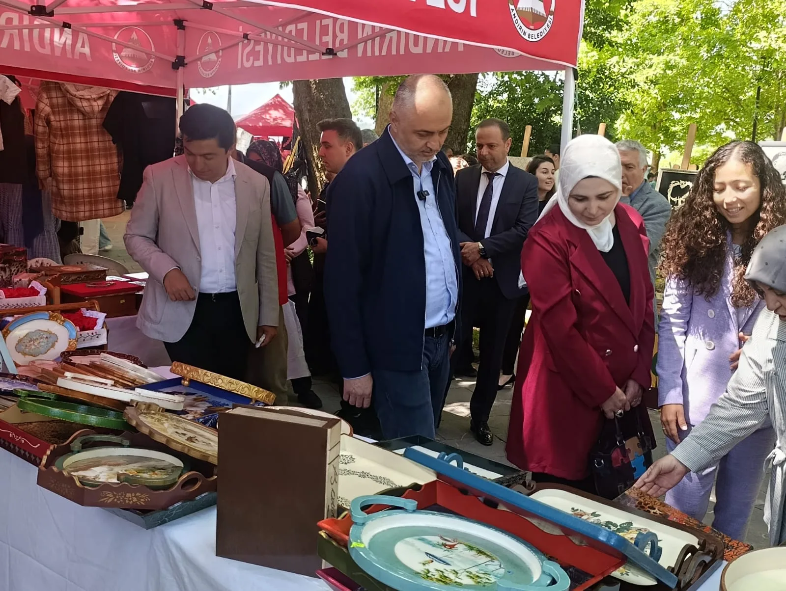 Andırın'da El Emeği Göz Nuru Eserler Görücüye Çıktı: Yıl Sonu Sergisine Görkemli Açılış!