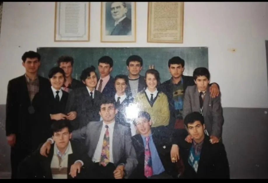 32 Yıllık Değişmeyen Dostluk: Andırın Lisesi Mezunları Kışla Bahçesinde Buluştu