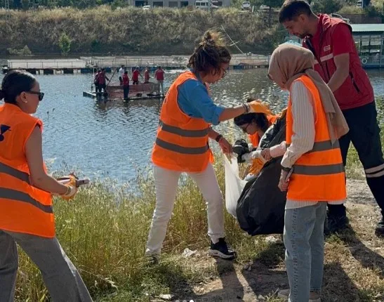 Ceyhan İçin El Ele: KSÜ’lü Gençler Çevre Seferberliğine Katıldı