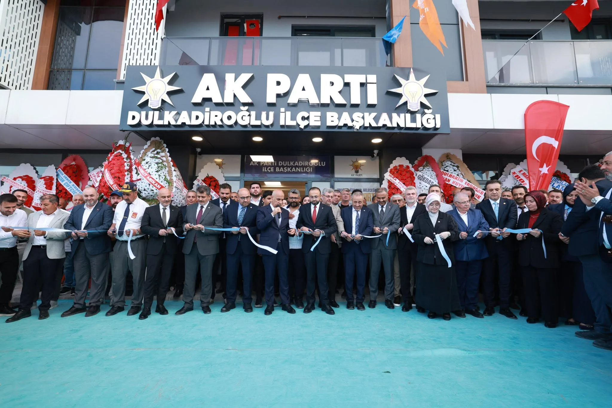 Dulkadiroğlu’nda Büyük Gün! Yeni Bina Dualarla Açıldı, Siyasiler Tek Yürek Oldu... Dulkadiroğlu’nda Büyük Gün! Yeni Bina Dualarla Açıldı, Siyasiler Tek Yürek Oldu...