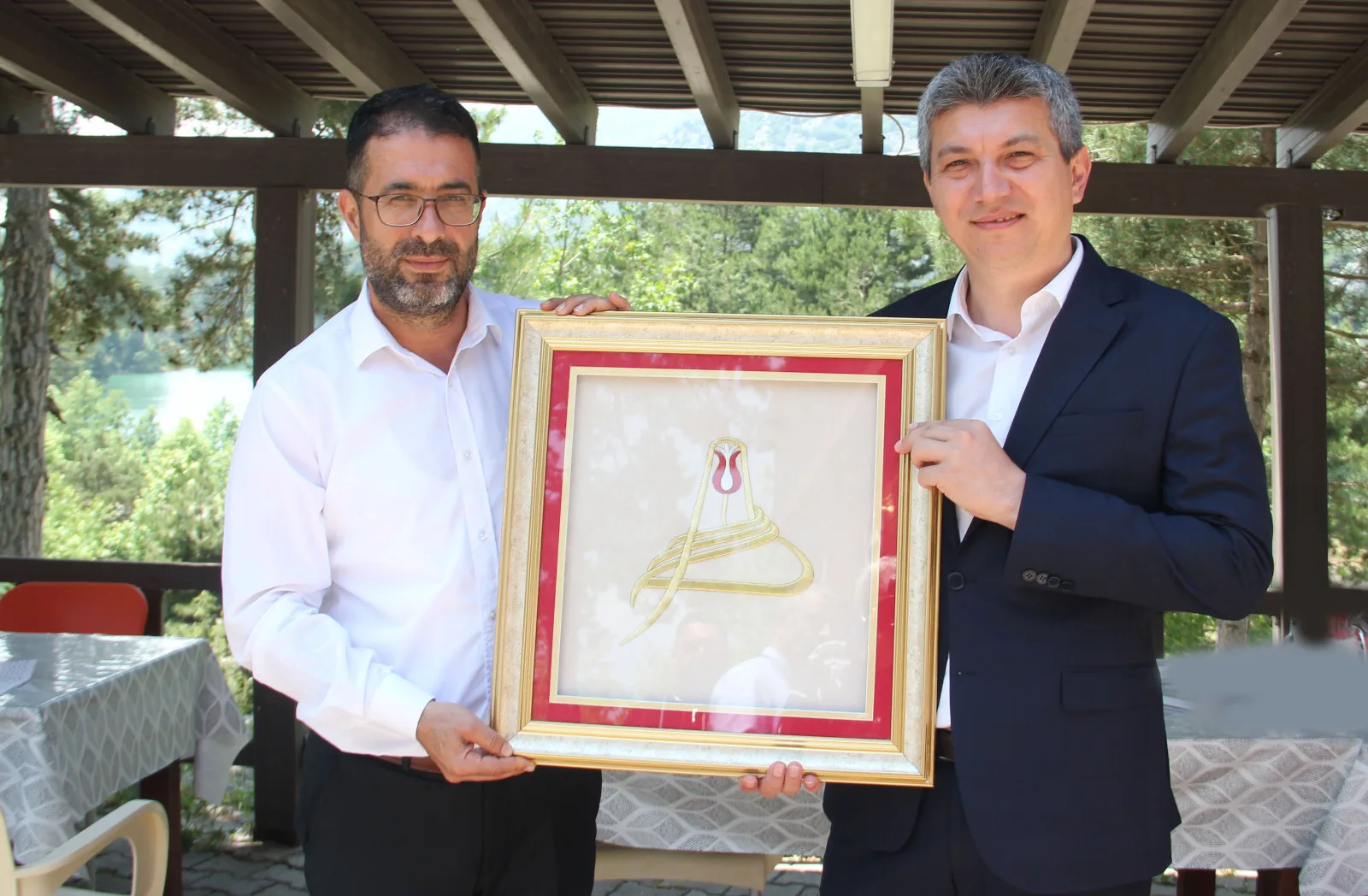 Halk Eğitimi Merkezi Müdürüne Başarı Belgesi verildi