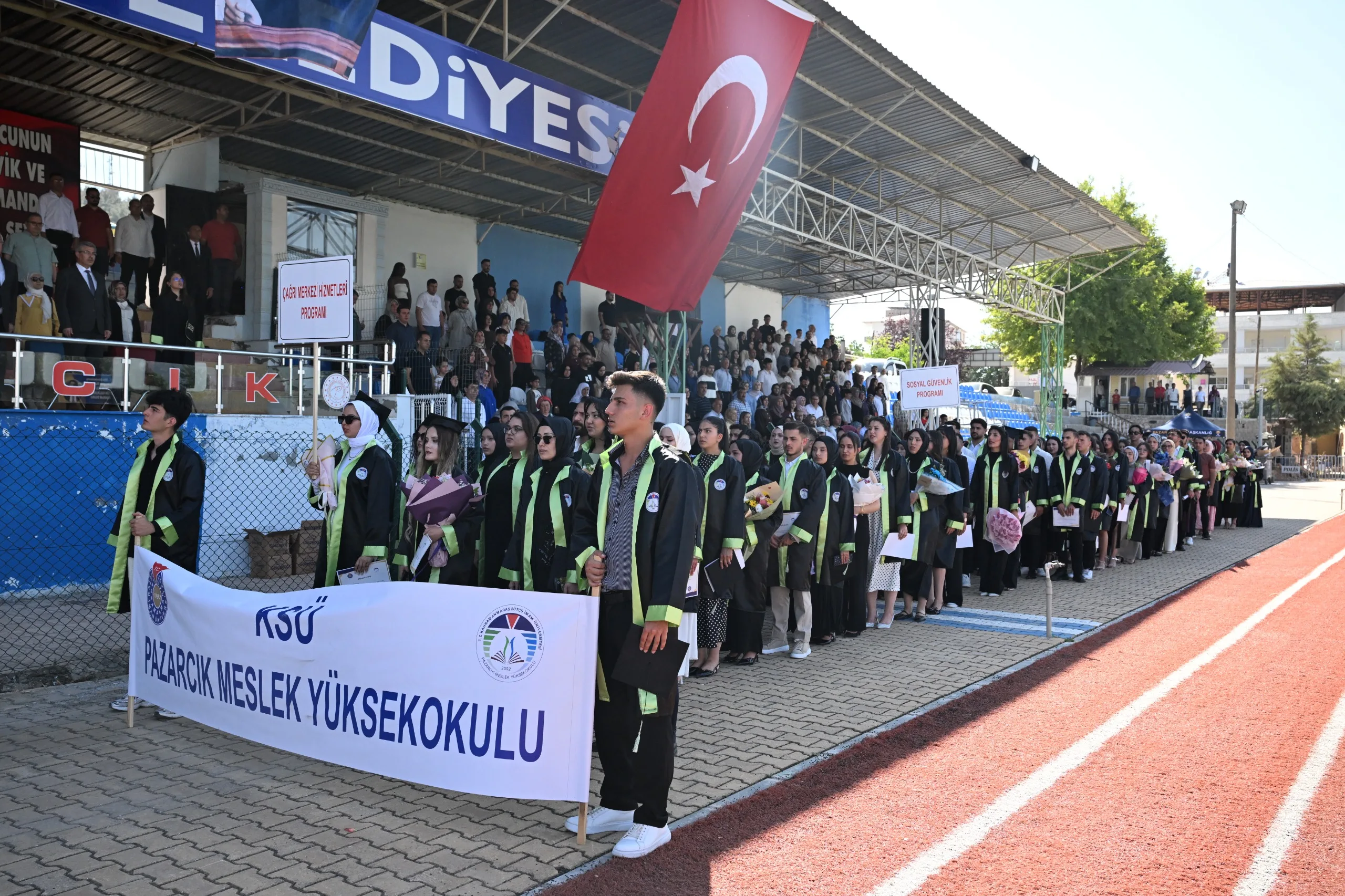 Pazarcık Meslek Yüksekokulu'nda Mezuniyet Heyecanı