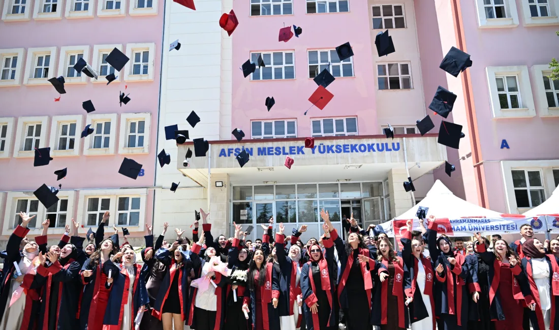 Afşin Meslek Yüksekokulu’nda 2025-2026 eğitim öğretim yılı mezuniyet töreni düzenlendi.